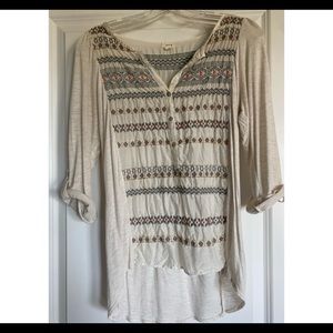 Embroidered lightweight top.